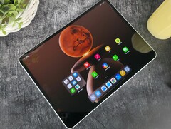 Oppo Pad 4 Pro i recension. (Bildkälla: Marcus Herbrich/Notebookcheck)