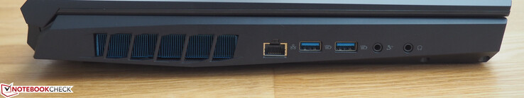 Vänster: RJ45-LAN, 2x USB-A 3.1 Gen2, mikrofon, hörlurar