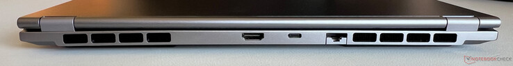 Baksida: HDMI 2.0, USB-C 4.0 (40 Gbps, DisplayPort-ALT-läge 1.4a, strömförsörjning), Gigabit-Ethernet