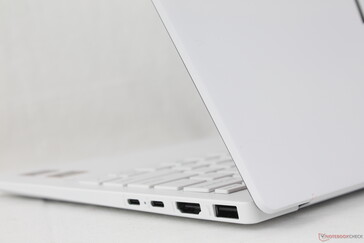 Särskilt den keramiska ytan döljer fingeravtryck och fläckar mycket bra