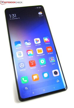 Testar Xiaomi Mix 4. Testenhet tillhandahållen av TradingShenzhen.