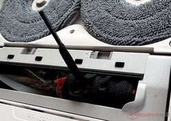 Ett skosnöre har fallit offer för Qrevo Curv 2 Pro