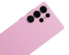 Galaxy S26 Ultra kan komma att finnas i sex färgalternativ. På bilden: S25 Ultra med rosa skal. (Bildkälla: Dbrand - redigerad)