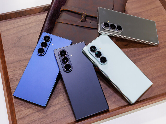 Galaxy Z Fold7 finns i fyra färgalternativ Blue Shadow, Jet Black, Mint och Silver Shadow. (Bildkälla: Notebookcheck)