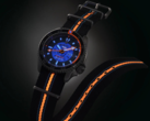 Seiko 5 Sports x Bamford Limited Edition-klockan (bilden) har en blågrön urtavla som accentueras av djärva orange, blå och vita element på både urtavlan och nylonarmbandet. (Bildkälla: Seiko)