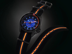 Seiko 5 Sports x Bamford Limited Edition-klockan (bilden) har en blågrön urtavla som accentueras av djärva orange, blå och vita element på både urtavlan och nylonarmbandet. (Bildkälla: Seiko)