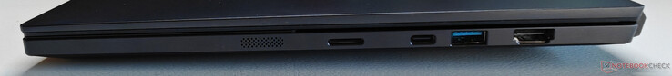 Höger: microSD-kortläsare, USB-C 4.0 med Thunderbolt 4 (40 Gbit/s, DisplayPort ALT-läge, Power Delivery), USB-A 3.2 Gen.1 (5 Gbit/s), HDMI 2.1