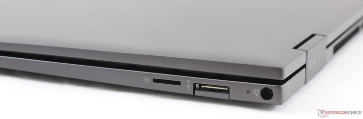Höger: MicroSD-kortläsare, USB Typ A 5 Gbps (Sleep and Charge), AC-adapter