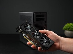 Minisforum MS-02 Ultra Mini PC har plats för lågprofilsgrafikkort.