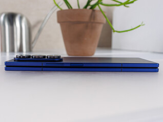 Galaxy Z Fold7 är en av de tunnaste hopfällbara smartphones i världen, hopfälld (Bildkälla: Notebookcheck)