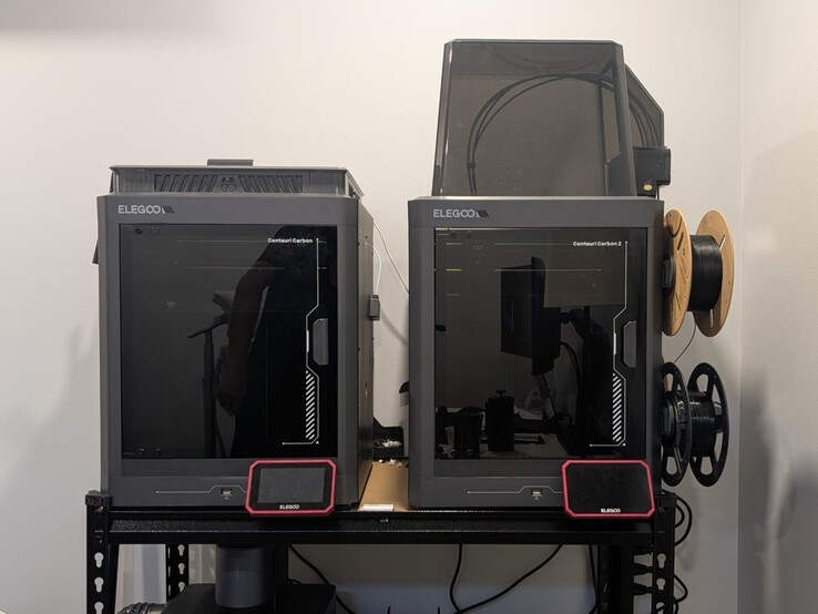 Elegoo Centauri Carbon (vänster) och Centauri Carbon 2 Combo (höger).