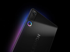 Legion Y700 Gen 5 saknar den slående gröna finishen hos sin Legion Tab Gen 5-motsvarighet.