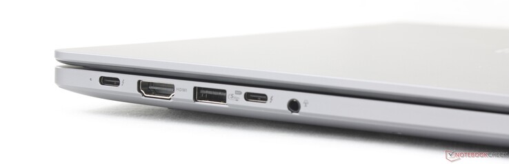 Vänster: 2x USB-C Thunderbolt 4 med DisplayPort 2.1 + Power Delivery, HDMI 2.1, USB-A 3.2 Gen. 1 (5 Gbps), 3,5 mm hörlursuttag