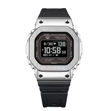 Casio G-Shock GM-H5600-1 med silverfärgat metallhölje och inverterad LCD-skärm.
