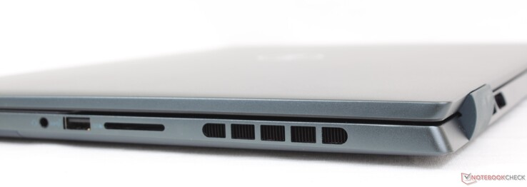 Höger: 3,5 mm headset, USB-A 3.2 Gen. 1, SD-kortläsare