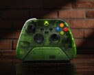 8BitDos Ultimate Charging Dock för Xbox-kontroller har samma genomskinliga gröna färg som den ursprungliga Xbox/