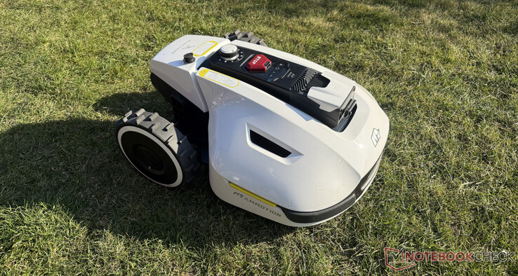Mammotion Yuka testad under gräsklippning
