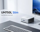 Minisforum UM750L Slim finns i ett silverfärgat alternativ med en kontrasterande strömknapp. (Bildkälla: Minisforum)
