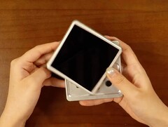 Den senaste retrohanddatorn från Anbernic roterar displayen för att exponera knapparna.