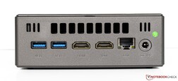 Baksida: 2x USB 3.0, 2x HDMI, GBit LAN, strömanslutning