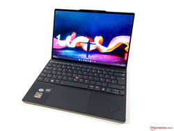 Recension av Lenovo ThinkPad Z13 G1 OLED. Testenhet från Lenovo Tyskland