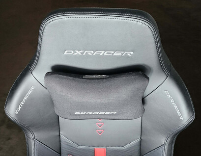 Kudden hålls på plats magnetiskt och glider inte lätt. 