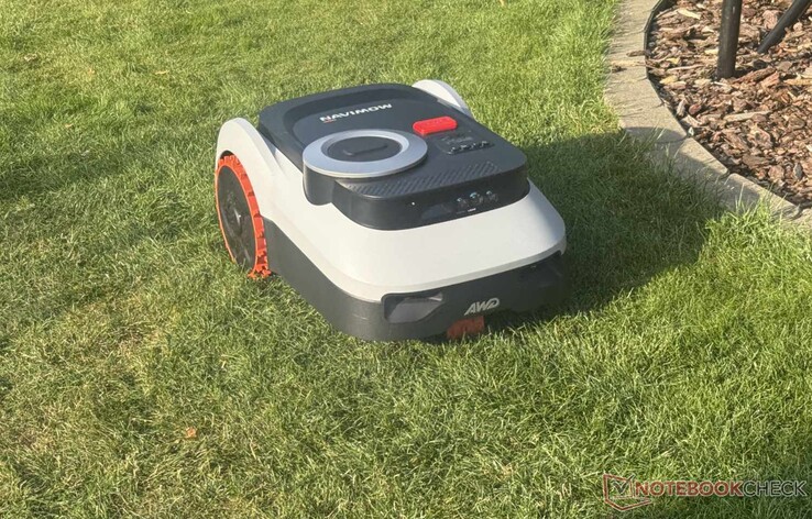 Navimow i210 LiDAR Pro i arbete