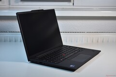 Maximal effektivitet: Lenovo ThinkPad T14s Gen 6 visar varför Lunar Lake är det perfekta valet för bärbara datorer för företag, bilden: Lenovo ThinkPad T14s Gen 6 (Bildkälla: Benjamin Herzig/Notebookcheck.com)
