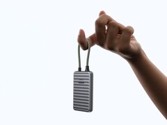 Ugreen NeoDrive Go har kortstorlek och är lika lätt som AirPods Pro.