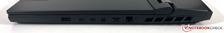 Höger sida: USB-A 3.2 Gen.2 (10 Gbps), 2x USB-C 4.0 med Thunderbolt 4 (40 Gbps, DisplayPort-ALT-läge, 1x med Power Delivery), Mini-DisplayPort, HDMI 2.1, Ethernet 2,5 Gbps