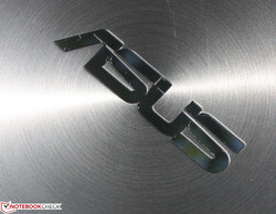 Polerat lock - Koncentriska ringar som avviker från logotypen