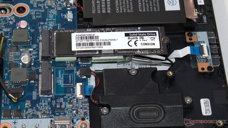 Datorn har plats för två PCIe 4 SSD-enheter