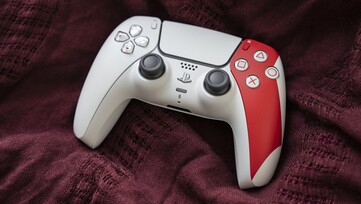 Den nya God of War 20th Anniversary DualSense-handkontrollen. (Bildkälla: PlayStation)