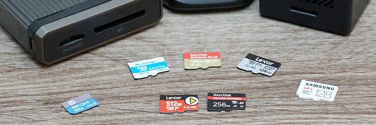 Testfältet: Två MicroSD Express-kort mot tre UHS-kort. Sony Tough saknas, eftersom den användes vid fotograferingen. Utanför: Två likaledes relativt nya minneskortsformat som inte kunde hävda sig. (Bildkälla: Andreas Sebayang/N