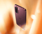 OnePlus N6x i färgen Burgundy Red.