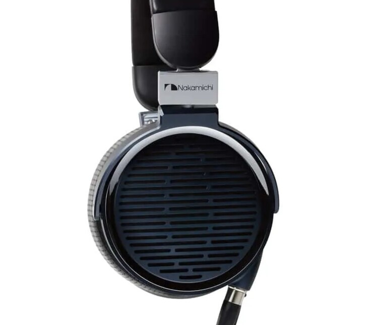 Nakamichi Elite Pro P800JP har en öppen design som ger en bred stereoljudbild.