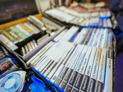 Enligt Jason Schreier tjänar Sony cirka 54 % mer på försäljningen av digitala spel.