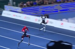 Kinesiska Tiangong Ultra (till höger) och Honor Lightning (till vänster) slog Usain Bolts världsrekord på 100 meter.
