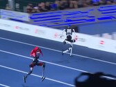 Kinesiska Tiangong Ultra (till höger) och Honor Lightning (till vänster) slog Usain Bolts världsrekord på 100 meter.