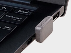 I-O Datas USB-minne SSPJ-UTC sitter ganska tätt intill USB-C-porten. (Bildkälla: I-O Data)