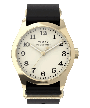 Timex Weekender New England TW2Y86600 med ett 34 mm guldfärgat boett, krämfärgad urtavla och svart läderarmband.