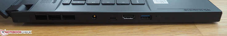Vänster: Ström, Thunderbolt 3, HDMI, USB-A 3.1 Gen2