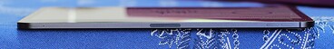 Överst: mikrofon, Apple Pencil-docka, volym upp/ner