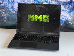 XMG Pro 16 E25