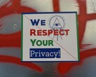 En dekorativ bild med texten "vi respekterar din integritet" (Bildkälla: Marija Zaric via Unsplash)
