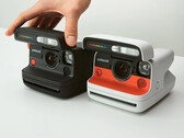 Snabbkameran Polaroid Flip med ett hyperfokalt linssystem kommer i svart och vitt utförande. (Bildkälla: Polaroid)