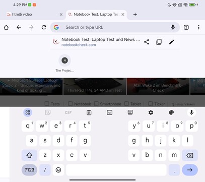 Tangentbord på den inre displayen, liggande läge (Google Gboard)