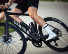 Canyon Endurace:ONfly elcykel (bilden) har en tunn fjärrkontroll monterad på styret som växlar lägen och visar assistansstatus. (Bildkälla: Canyon)