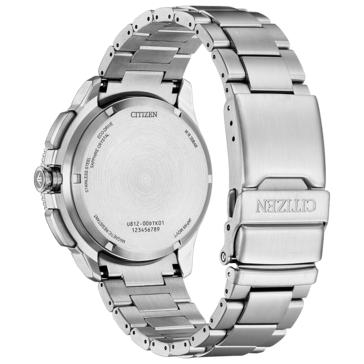 Armband i rostfritt stål och graverad Eco-Drive-baksida.