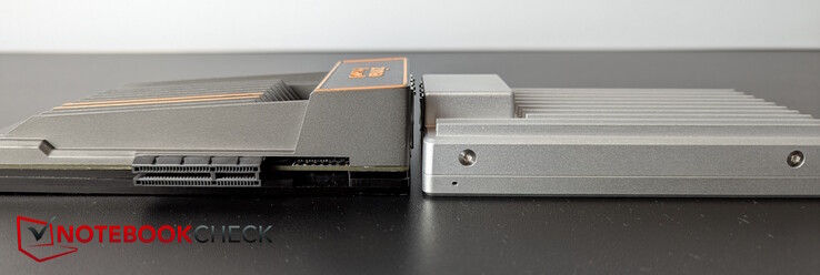 ZimaBoard 2.0 är något plattare totalt sett